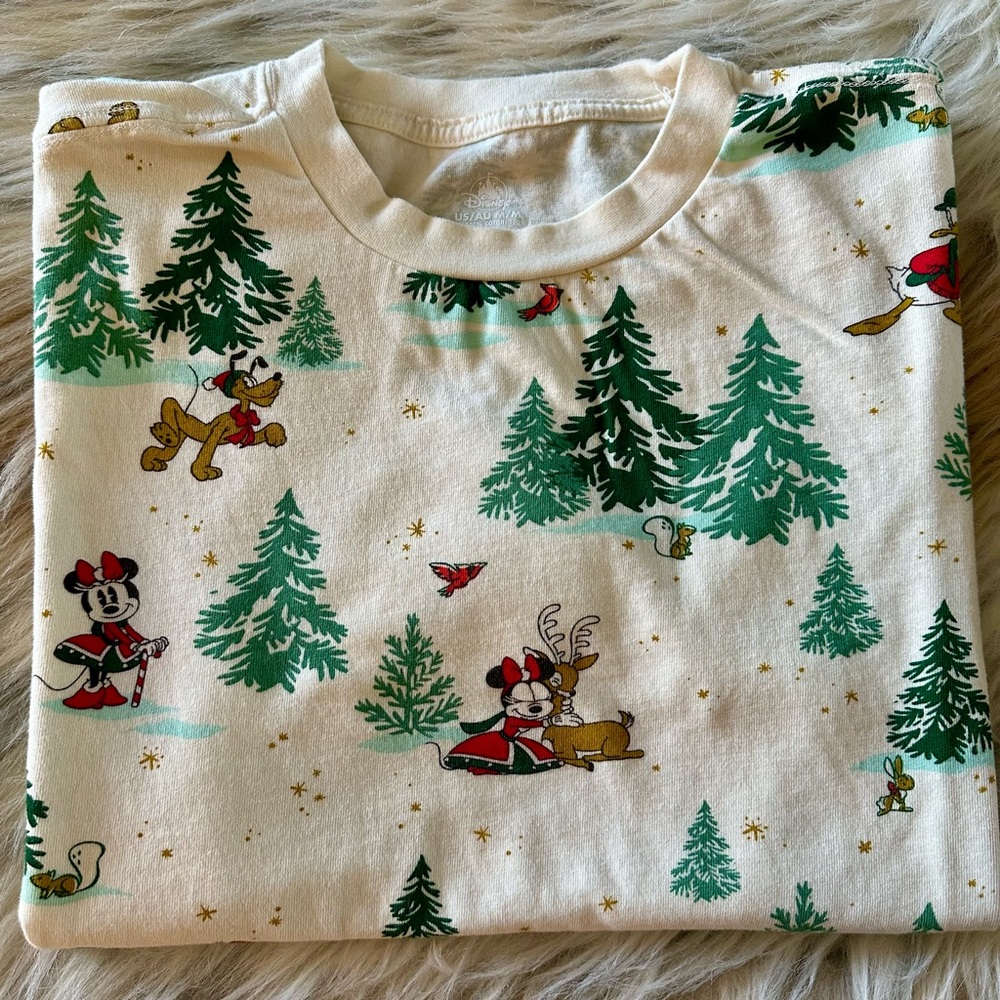 Disney | Mickey & Minnie & Friends Holiday/Christmas Tee | Medium